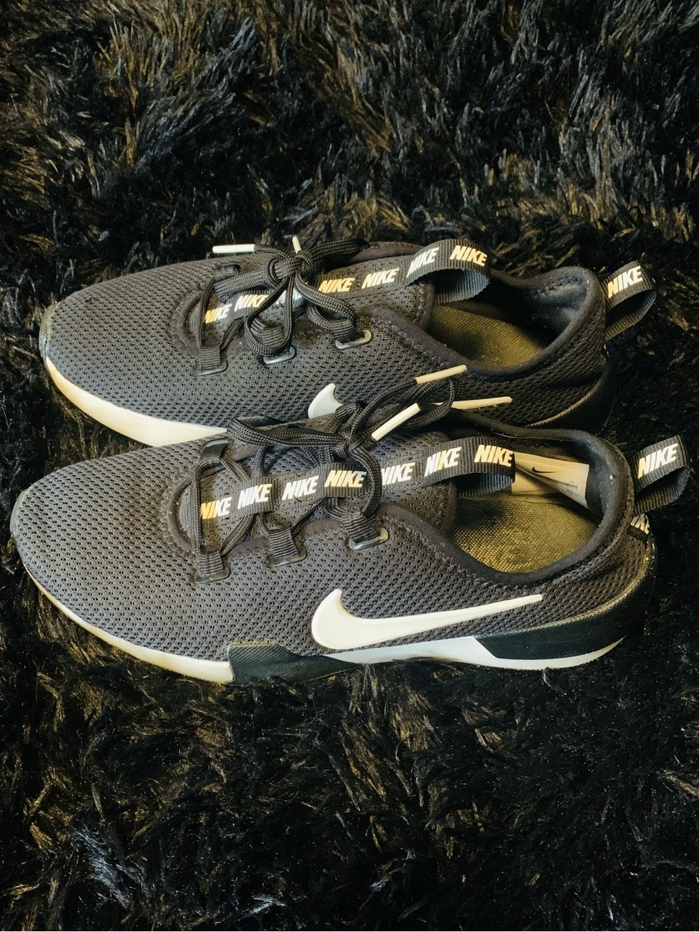 Nike Women’s 8 Black Athletic Sneakers with White Swoosh Used In good condition!